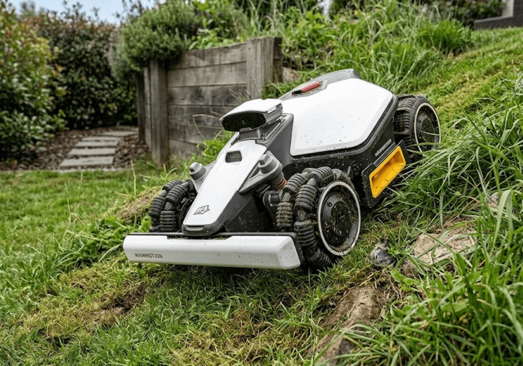 Test & Avis du Mammotion Luba Mini AWD 800 : Le vrai 4x4 des robots tondeuses